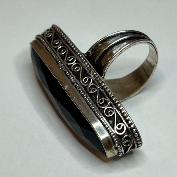 Large Iolite Elongated Faceted Cut Ring in 925 Silver Setting - Picture 11 of 16